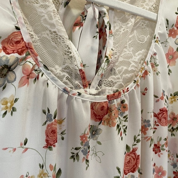 Cream Floral Tie Back Blouse - Picture 2 of 12